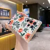 Lista de Comercio Exterior Estuche Retro de Camelia Roja para Teléfono Galaxy S24 Alto Valor Estético para Chicas Samsung S25 Estuche Transparente de Cobertura Total