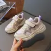 Tenis tipo velcro para niños y niñas, zapatos casuales de exterior de alto valor con sentido de diseño, zapatillas para correr, zapatos individuales para niños