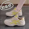 Verão Novo Solteiro Malha Respirável Sapatos Femininos, Sapatos Esportivos Leves Antiderrapantes, Sola Macia, Superfície Macia Sapatos de Pai, Sapatos de Dança, Sapatos Brancos