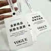 Etiqueta de moda de ropa de alta gama tarjeta de etiqueta de ropa etiqueta de marca personalizada ropa de mujer joyería etiqueta sin desgarros en stock