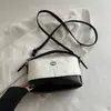 Bolso cuadrado pequeño retro y simple para mujer, nuevo de la primavera 2026, de alta moda, casual para el trabajo, bandolera y cruzado de moda