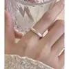 Anel Aberto de Camélia Estilo Ins para Mulheres, Design de Nicho com Acabamento de Luxo, Anel Exagerado e Requintado para o Dedo Indicador, Anel de Esmalte