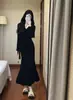 Vestido de Outono 2025 Novo Estilo Francês Design de Alta Qualidade Versátil com Faixa na Cintura Decote V Manga Longa para Mulheres