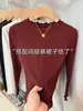 Camiseta Cinza de Alta Qualidade com Babados, Gola Redonda, Manga Longa para Mulheres, Fashionável e Rejuvenescedora, Corte Justo, Elegante Top de Cor Sólida