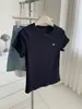 Camiseta Feminina Slim Fit Verão 2026, Gola Redonda Baixa, Manga Curta, com Bordado de Pônei, Costura Dupla, Base de Algodão