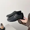 Nueva colección de principios de otoño de 2026: Zapatos Mary Jane con relieve de estampado de leopardo, cuero suave, punta poco profunda, hebilla de doble fila, estilo retro, zapatos de vestir, zapatos pequeños de cuero