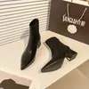 Botines cortos de moda para mujer con punta fina y tacón alto, nuevo estilo otoño e invierno 2026, botines de algodón ajustados con tacón grueso