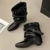 Botas femininas de cano curto estilo retrô com bico fino para aumentar a altura, outono inverno, salto grosso, botas de montaria Maillard de cano médio, botas amassadas e largas