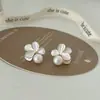 Pendientes de Perla con Flor Blanca Estilo Retro Francés, Lujo Accesible, Pendientes Elegantes de Gama Alta, Pendientes de Diseño de Nicho, Nuevo Estilo 2025