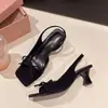 Sapatos de fada abertos com salto médio grosso estilo fada floral 2026 verão novo sandálias quadradas com laço francês para mulheres