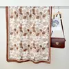 Bufanda Larga Creativa Artística y de Moda de Algodón y Lino para Mujer en Primavera y Otoño, con Alto Valor Estético y Estampado Floral Vintage, Adecuada como Chal para Abrigo