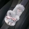 Almohada para reposacabezas de coche, diseño de conejo de dibujos animados, almohada para el cuello, accesorios de interior de coche de peluche, venta al por mayor para mujer