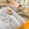 Edredón de Felpa Grueso de Doble Cara para Invierno al por Mayor, Ropa de Cama de Felpa de Leche y Felpa de Cordero, Edredón para Persona Doble de Hogar para Cuatro Estaciones, Núcleo de Edredón Individual para Dormitorio