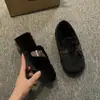Pantuflas peludas para usar en exteriores en invierno, nuevo estilo 2026 mocasines slip-on de invierno, zapatos de algodón planos de suela blanda, cálidos y forrados de felpa