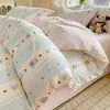 Nuevo juego de ropa de cama estampado de cuatro piezas 100% algodón para dormitorios de estudiantes, juego de tres piezas de algodón puro, disponible en estilos de sábana plana y sábana ajustable, apto para todas las estaciones