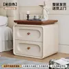 Mesa de Cabeceira Cor Creme Estilo Francês, Madeira Maciça, para Uso Doméstico no Quarto, Venda Quente 2026, Luxo Leve, Sensação de Alto Padrão, Pequeno Armário de Armazenamento de Cabeceira
