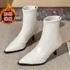 Botines Retro Europeos y Americanos de Punta Fina para Otoño e Invierno, Tacones Altos Femeninos, Charol Delgado Nicho Puro Estilo Lujuria Nuevo Estilo 2025