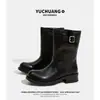 Botas Martin de couro genuíno com sola grossa para mulheres, novo lançamento outono de 2026, botas curtas vintage de cano médio, botas versáteis de sola grossa que aumentam a altura