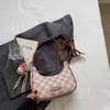 Bolso Pequeño Cuadros Forma de Media Luna para Mujer 2026 Nueva Moda Versátil Bolso de Mano para Viajes Cotidianos Bolso de Hombro Bolso de Luna Nueva de Nicho