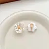 Pendientes Súper Hada Estilo Francés Círculo de Flores Tridimensionales para Mujer 2026 Nuevos Pendientes de Perla Pendientes de Diseño Retro de Nicho