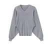 Suéter casual de punto con cuello en V holgado y mangas de murciélago para mujer, nuevo modelo de principios de otoño en color albaricoque, de manga larga, adelgazante, versátil y que marca la cintura