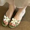 Versión en stock Pantuflas para Mujer 2026 Nuevo Verde Suave Francés Pétalo de Perla Tacón de Aguja Sandalias Planas de Una Tira