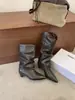 Botas empilhadas de bico fino retrô com salto gatinho e perna larga 2026, novas botas curtas slip-on de meia-panturrilha para o outono e inverno