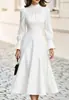Vestido Blanco Nuevo de Amazon 2026 con Cuello Francés, Fruncido y Mangas de Campana, Ceñido a la Cintura Adelgazante de Largo Medio