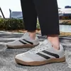 Zapatos Casuales Ligeros para Exteriores de Ajuste Amplio para Hombre Primavera 2026, Zapatos de Entrenamiento Alemanes de Talla Grande de Moda, Zapatillas de Pies Descalzos con Punta Ancha Transfronterizas