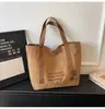 Bolsas de alta gama al por mayor para mujeres, nuevas bolsas de hombro tipo tote casual de gran capacidad, adecuadas para que las estudiantes las usen en clase