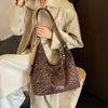 Bolso tote grande de moda coreana 2026, estilo niche retro, un bolso de hombro versátil con un toque de alta gama