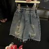 Meninos 2024 Verão Novo Terno de Moda Coreana Carta Impressa Top Elegante com Shorts Rip Denim