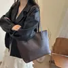 Bolso Tote de Textura Casual y de Moda 2025 para Viajar Retro Verano Nuevo Gran Capacidad de Hombro Único Versátil