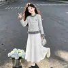 Suéter de punto a cuadros estilo universitario, moderno, con retazos coreanos y falda dulce y linda con lazo - un conjunto de dos piezas para niñas
