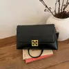 Bolsa Quadrada Pequena Nova Primavera/Verão 2026 Bolsa de Ombro com Corrente Moda Retrô para o Dia a Dia de Alto Valor Elegante Simples Bolsa Transversal