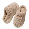 Pantuflas peludas para mujer, nuevo modelo de invierno 2026, antideslizantes, cálidas, sencillas, para uso en interiores en casa, pantuflas de algodón con suela gruesa, zapatos para el hogar