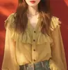 Blusa de cuello en V con volantes, colección de otoño temprano 2026 para mujer, estilo coreano, creando un look elegante y con atmósfera, top de manga larga