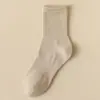 Meias Masculinas Cor Sólida Outono/Inverno Absorventes de Suor Meia-Panturrilha Casuais Simples de Negócios Estudante Respiráveis Confortáveis Versáteis Modernas Cor Café