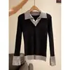 Camisa de Base Tricotada Falsa Duas Peças em Cor Contrastante para Mulheres Outono 2025 Gola Polo Suéter Slim Manga Longa Top Interno