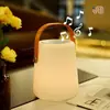 Lámpara de altavoz por rotomoldeo lámpara portátil control remoto RGB camping al aire libre patio césped dormitorio mesita de noche carga luz de ambiente nocturna