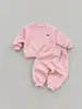 Conjunto de ropa deportiva y casual unisex para bebés y niños, estilo coreano, color liso, con piernas cónicas, adecuado para primavera y otoño, nuevo conjunto de dos piezas