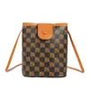 Bolsa Transversal Popular Transfronteiriça Feminina para Celular e Moedas Nova Chegada Verão 2025 Pequena Bolsa de Ombro Versátil de Luxo Leve