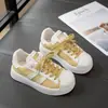 Tênis infantis com biqueira de concha 2025 novo estilo de verão tênis de skate baixo para meninas sapatos casuais para meninos sapatos brancos pequenos versáteis