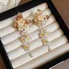 Aretes de Borla de Flor de Aguja Plateada con Perlas, Frescos de Verano y Lujo Ligero, Aretes de Gama Alta, Versátiles para el Viaje Diario