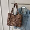 Bolso de hombro de gran capacidad con estampado de leopardo para mujer, moderno, sencillo, bolso de mano grande para compras, bolso de viaje combinable, 2024