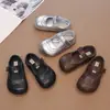 Zapatos de rendimiento para niñas, nueva colección primavera/otoño 2026, bailarinas negras de suela blanda para niñas pequeñas, zapatos de un solo color con punta poco profunda