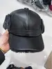 Sombrero de Cuero de Estilo Nuevo con Forro Cálido de Felpa para Personas de Mediana Edad y Mayores, Sombrero Grueso Versátil de Felpa para Invierno, Adecuado para Personas Mayores
