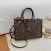 Comercio Exterior Al Por Mayor Bolsos de Mujer 2026 Nuevo Modelo Bolso Pequeño Cuadrado de Hombro Cruzado Monograma Letra Retro Bolso de Viaje Ligera Lujo
