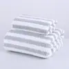 Set de Dos Toallas Rayadas de Maíz de Terciopelo de Coral para Pareja Toalla Facial Absorbente Gruesa de Doble Cara Venta al por Mayor Toalla de Baño Toalla