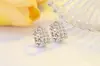 Brincos de Luxo Leve Banhados a Prata Estilo Coreano para Mulheres, Argolas Douradas Cravejadas de Diamante Ins Versáteis de Alta Qualidade para Celebridades da Internet, Presilhas de Orelha Simples Atacado